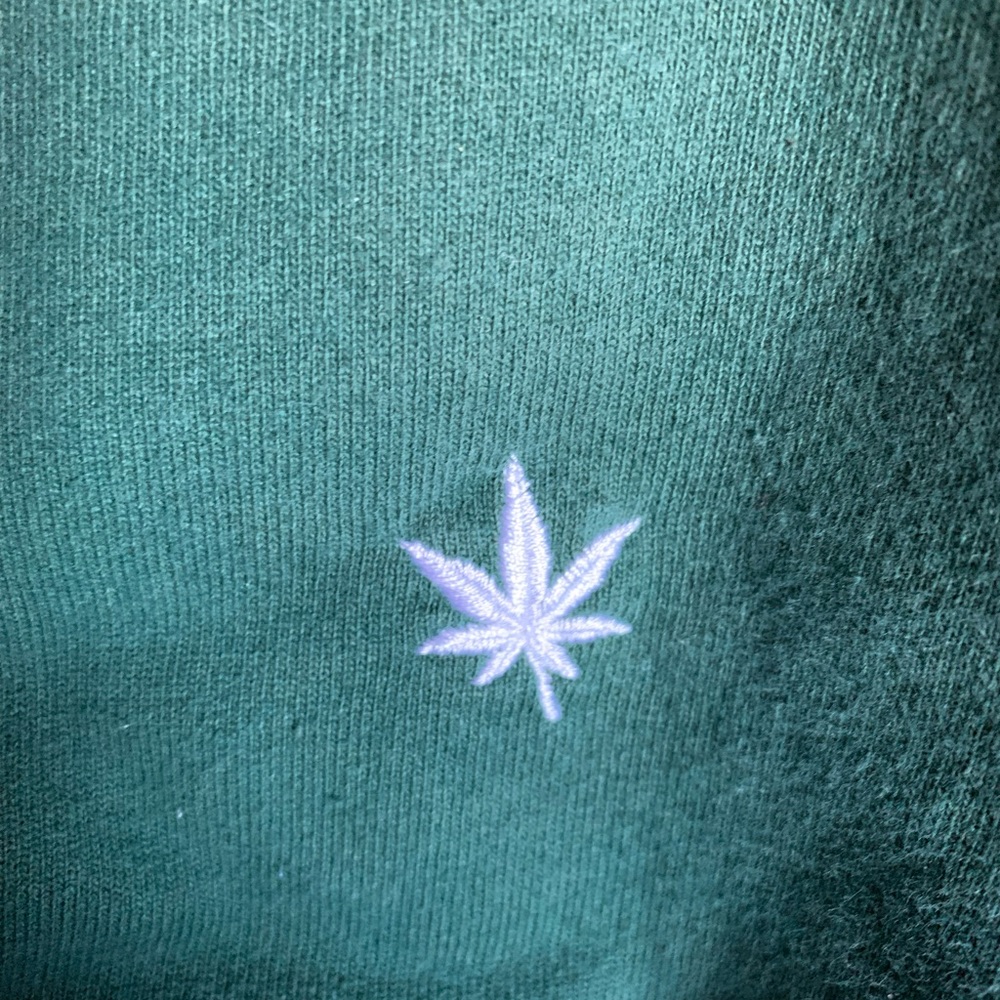 Embroidered Sweatshirt “M”